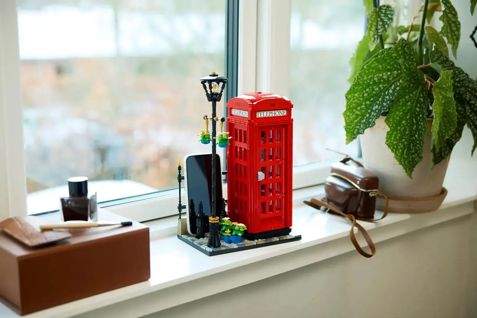 LEGO IDEAS 21347 Red London Telephone Box