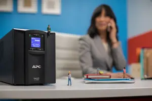 APC Smart-UPS C 1000VA LCD 230V su "SmartConnect