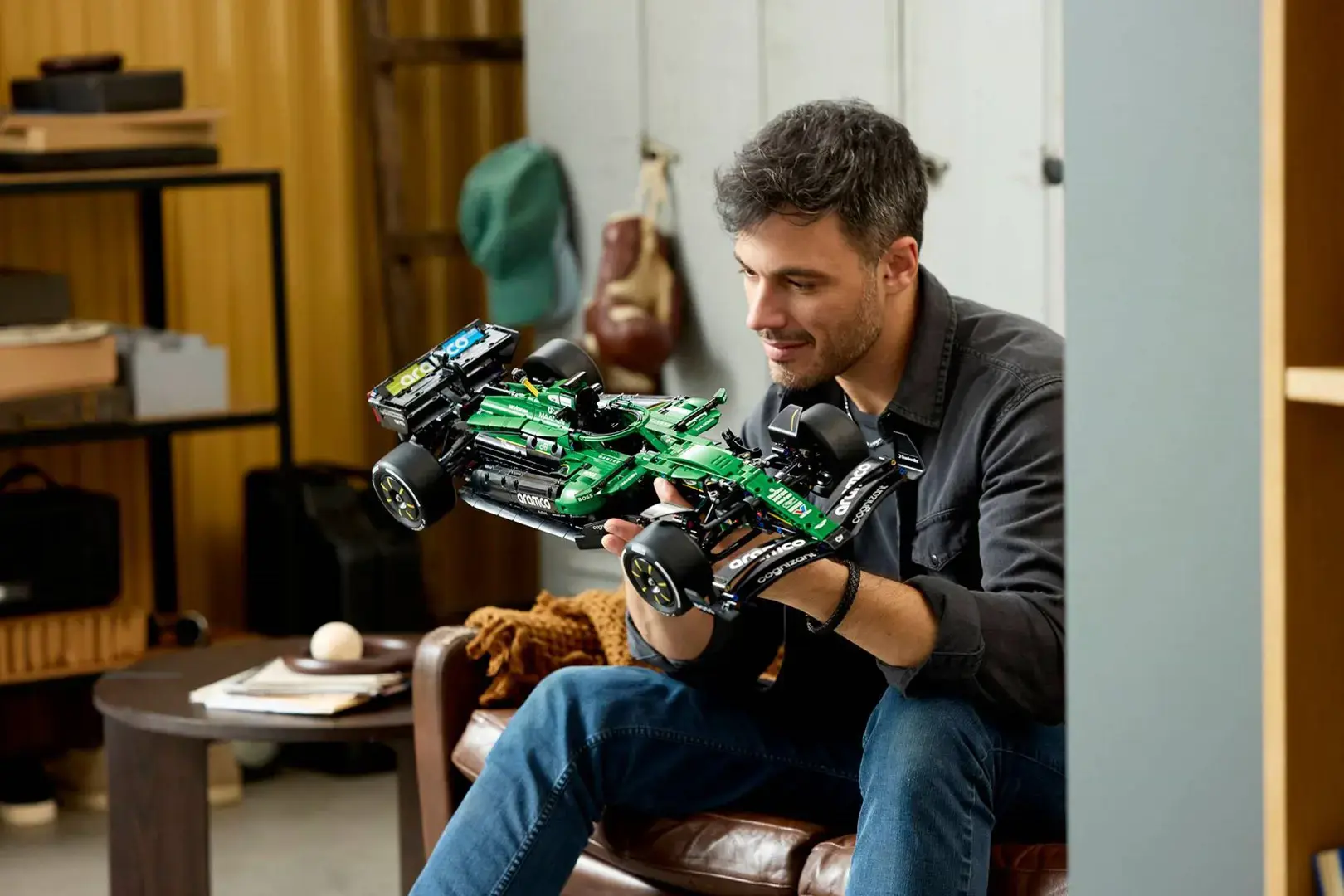 LEGO TECHNIC 42240 Aston Martin Aramco AMR25 F1