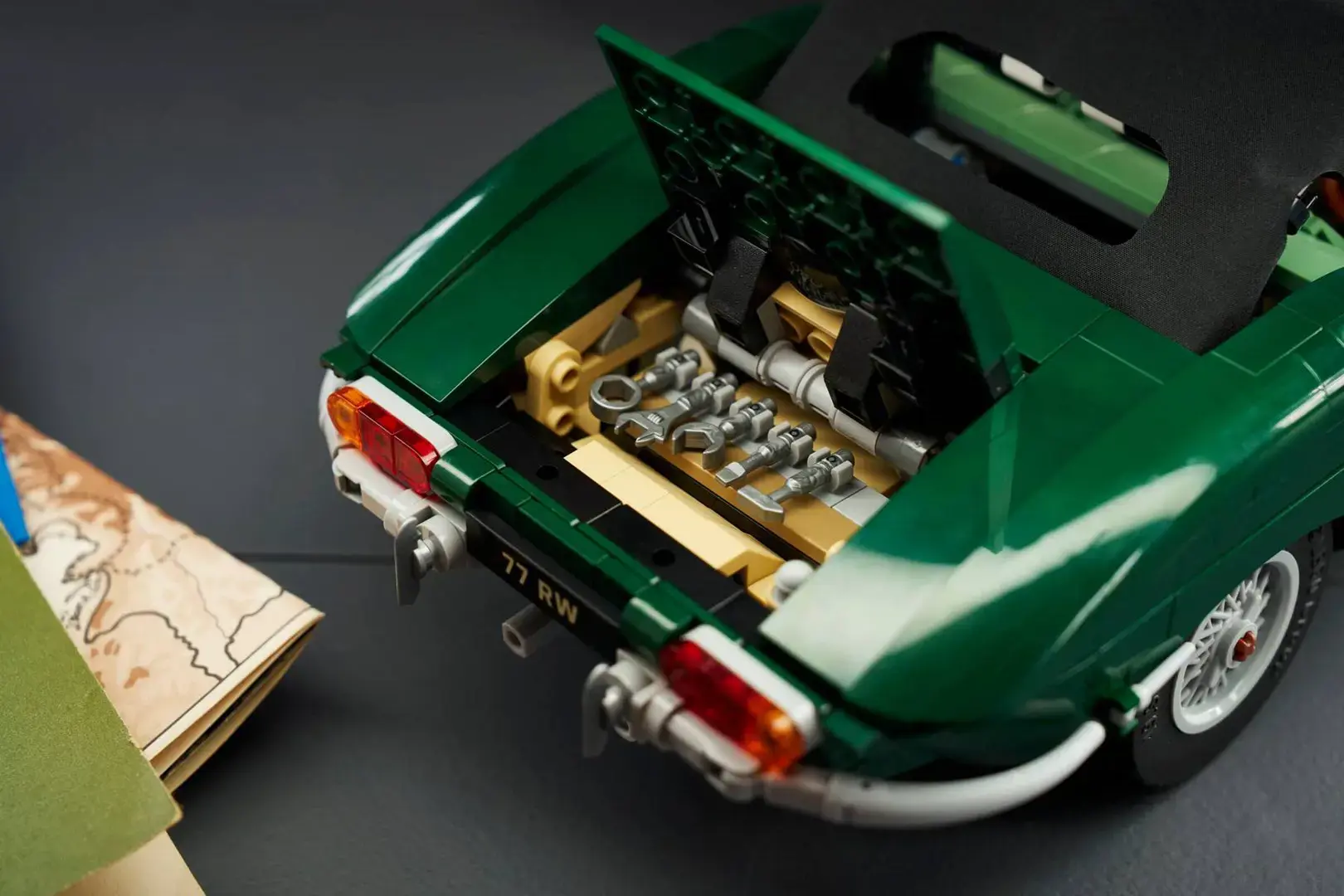 LEGO ICONS 11381 Jaguar E-Type