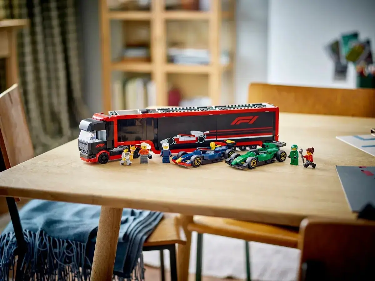 LEGO CITY 60445 F1 - Truck with RB20 & AMR24 F1 Cars