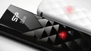 "Silicon Power Ultima U03", 32 GB, USB Type-A, 2.0, skaidrių, 13 g, juoda