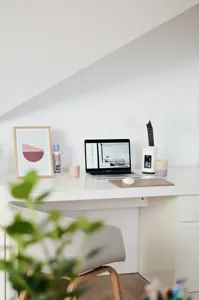 "Activejet" AJE-TECHNIC LED stalinis šviestuvas su ekranu, baltas