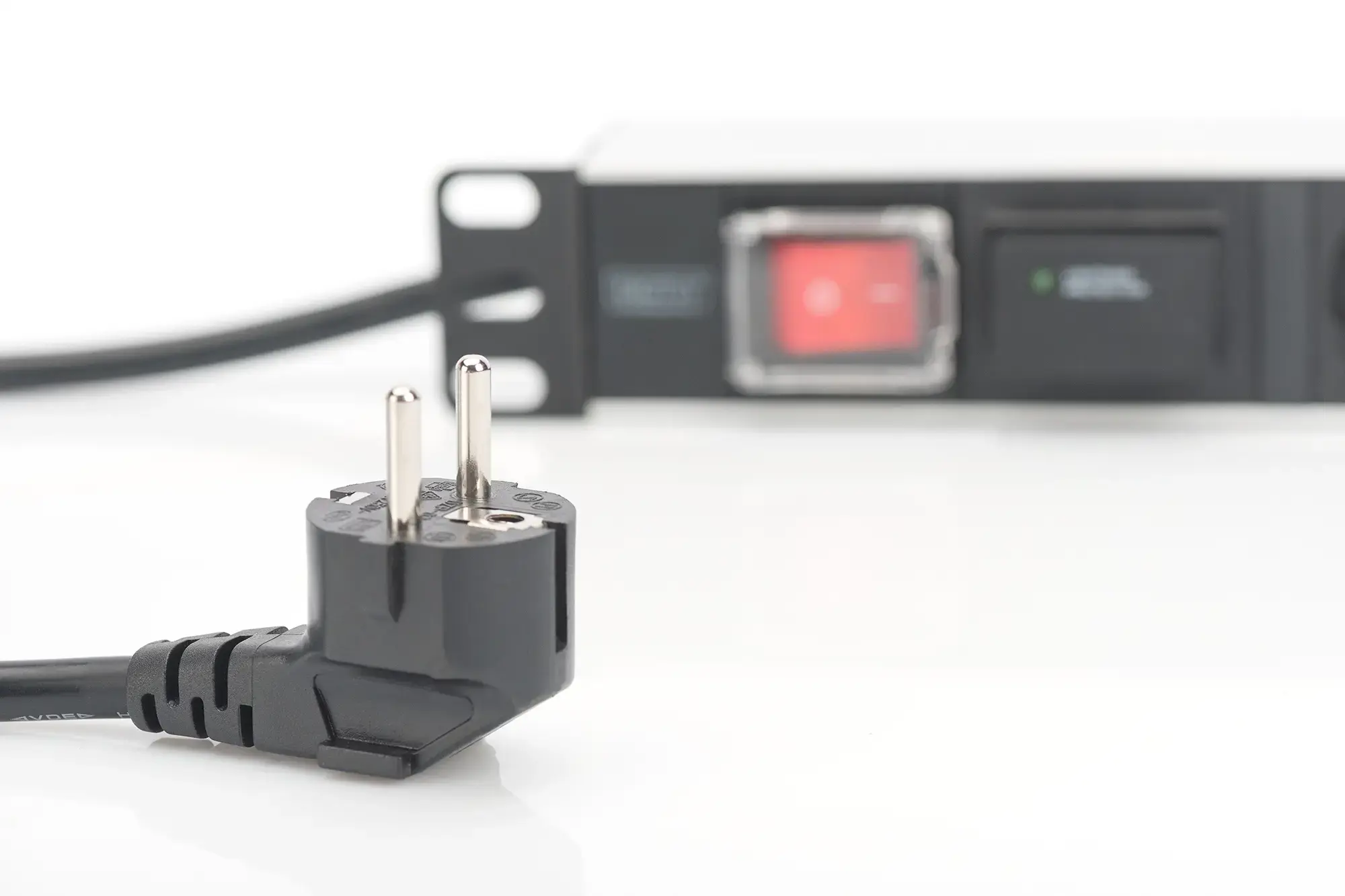 DIGITUS 19inch Outlet stripe 7x with on/off switch and surge protection black