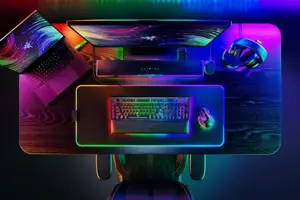 "Razer BlackWidow V4 Pro" mechaninė žaidimų klaviatūra su RGB LED apšvietimu, JAV, laidinė, juoda, geltoni jungikliai, skaičių klaviatūra