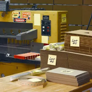 Lipnūs lapeliai POST-IT Super sticky kubas, 76 x 76 mm, 350 lapelių, geltona