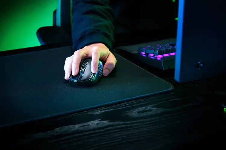 "Razer Naga V2 HyperSpeed" žaidimų pelė, 2,4 GHz, "Bluetooth", belaidė, juoda