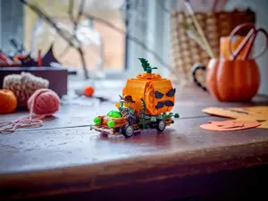 LEGO 40822 Jack-O'-Lantern Pickup Truck