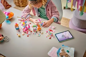 LEGO FRIENDS 42700 Candy and Cupcake Ferris Wheel