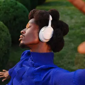 "Bose" belaidės ausinės "QuietComfort Ultra", baltos spalvos