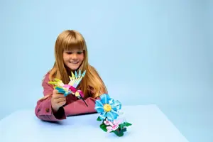 LEGO CREATOR 3 IN 1 31384 Wild Animals: Colorful Hummingbird