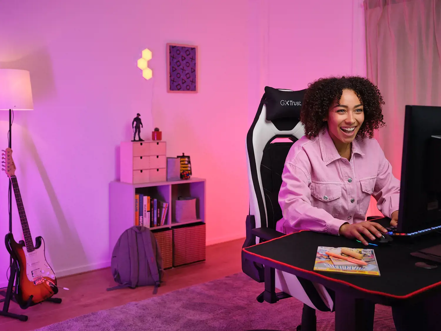 Trust GXT 714 RUYA, Universali žaidimų kėdė, 150 kg, 195 cm, juoda, juoda, mediena