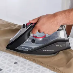 Taurus Geyser Eco Easy 2800 sausas ir garų lygintuvas Keraminė pado plokštė 2800 W Juoda