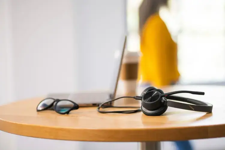 POLY Voyager 4320 Microsoft Teams Certified USB-A Headset +BT700 dongle, Wired & Wireless, Office/Call center, 20 - 20000 Hz, 162 g, Headset, Black