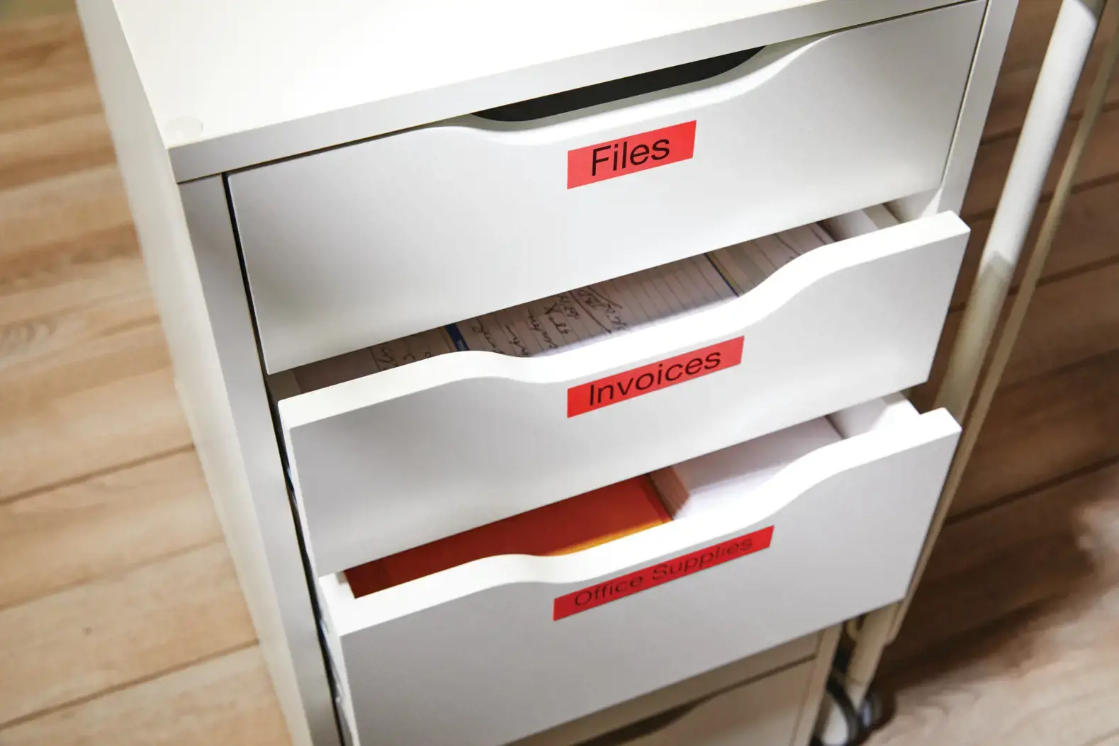 DYMO Authentic D1 Labels | Black Print on Red Tape | 12 mm x 7 m | Self-Adhesive Labels for LabelManager Label Makers | Made in Europe, Black on red, Polyester, Belgium, -18 - 90 °C, DYMO, LabelManager, LabelWriter 450 DUO