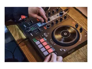 Hercules | DJ controller | DJ Essentials Kit | Speakers | USB connectivity