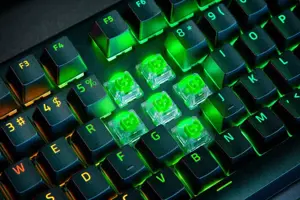 "Razer" mechaninė žaidimų klaviatūra "BlackWidow V4 Pro" su RGB LED apšvietimu, JAV, laidinė, juoda, žali jungikliai, skaitmeninė klaviatūra