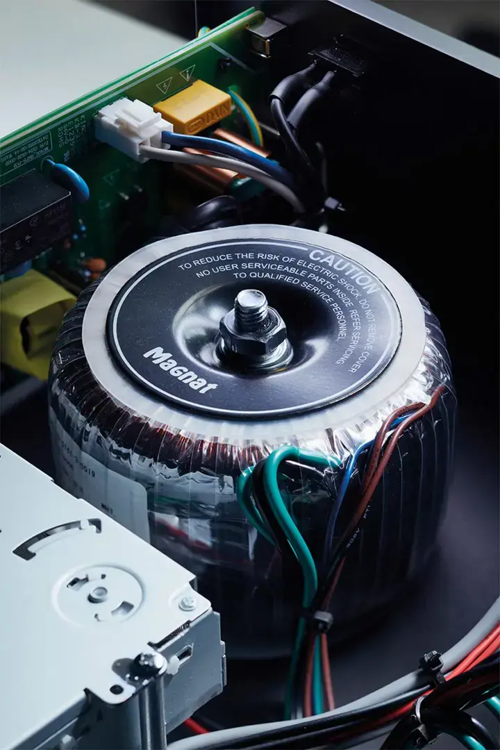 Magnat MC 400 - Network Player 40 W, 2.0 ch. stereo, black