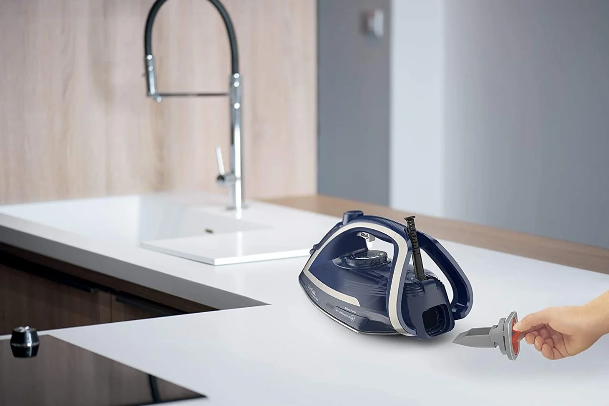 "Tefal Ultragliss Anti-Calc Plus" FV6830E0, garų lygintuvas, 2 m, 250 g/min, mėlynas, sidabrinis, 50 g/min, 0,27 l