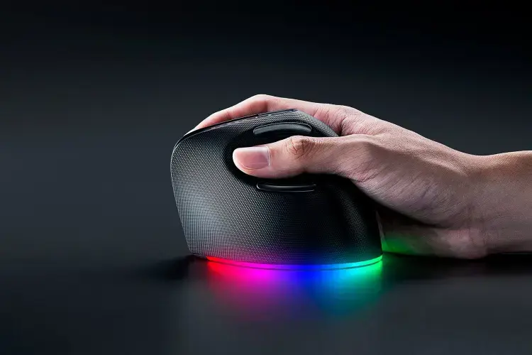 Razer Pro Click V2 Vertical Ergonomic Belaidė pelė RF Wireless+Bluetooth+USB-C, 30000 DPI, Juoda
