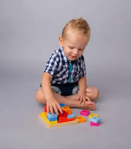 Bino formų ir spalvų mokymosi žaidimas, 18+