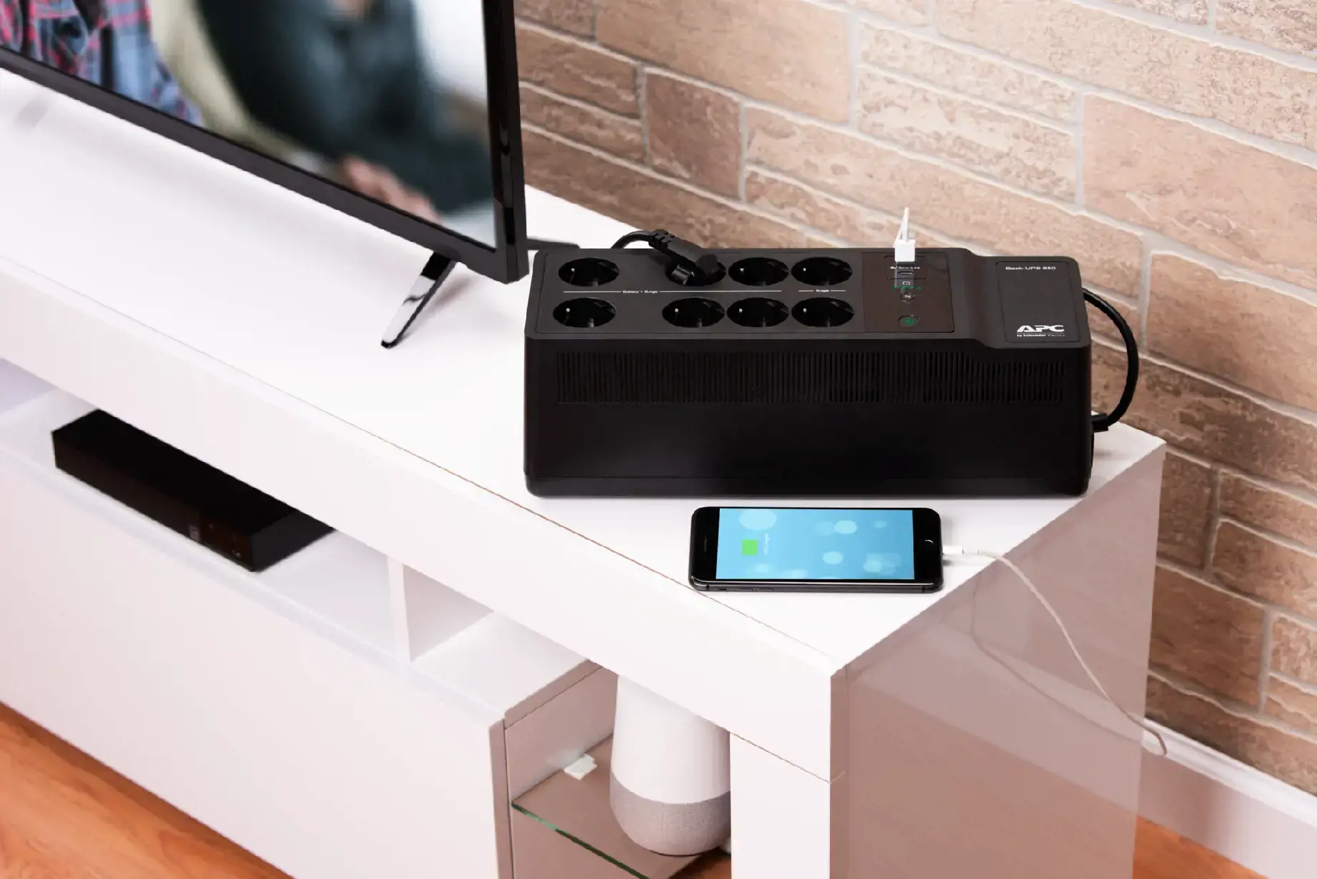 APC Back-UPS 850VA 230V C ir A tipo USB įkrovimo prievadai