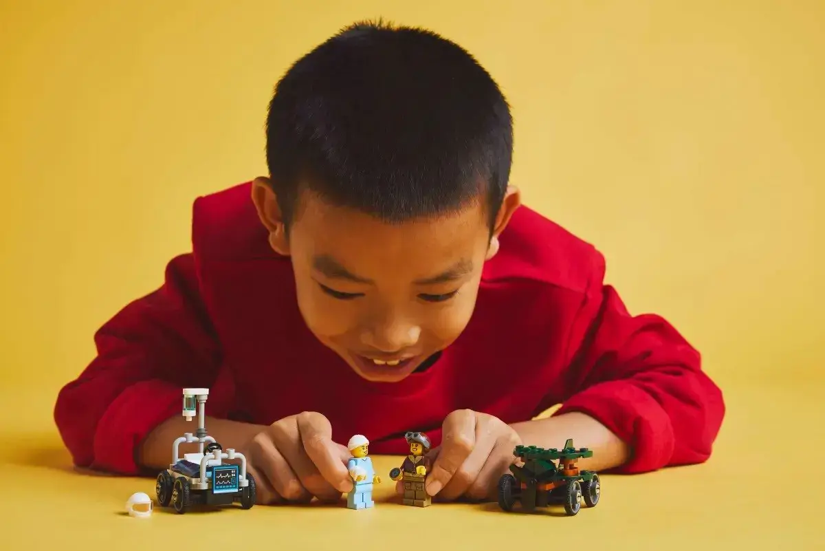 LEGO CITY 60459 Airplane vs. Hospital Bed