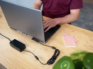 "Trust Primo" universalus 90 W nešiojamojo kompiuterio įkroviklis, Nešiojamasis kompiuteris, Vidinis, 100 - 240 V, 50/60 Hz, 90 W, 19 V