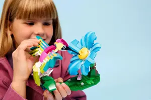 LEGO CREATOR 3 IN 1 31384 Wild Animals: Colorful Hummingbird