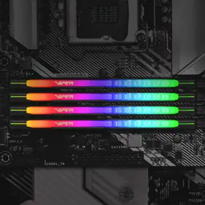PATRIOT Viper Steel RGB DDR4 32GB 2x16GB 3200MHz su juodu šildytuvu, dvigubas rinkinys