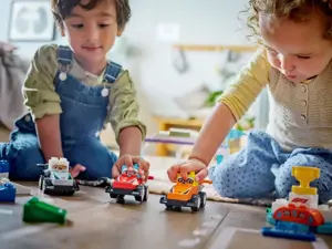 LEGO DUPLO 10445 F1 Team Race Cars & Drivers