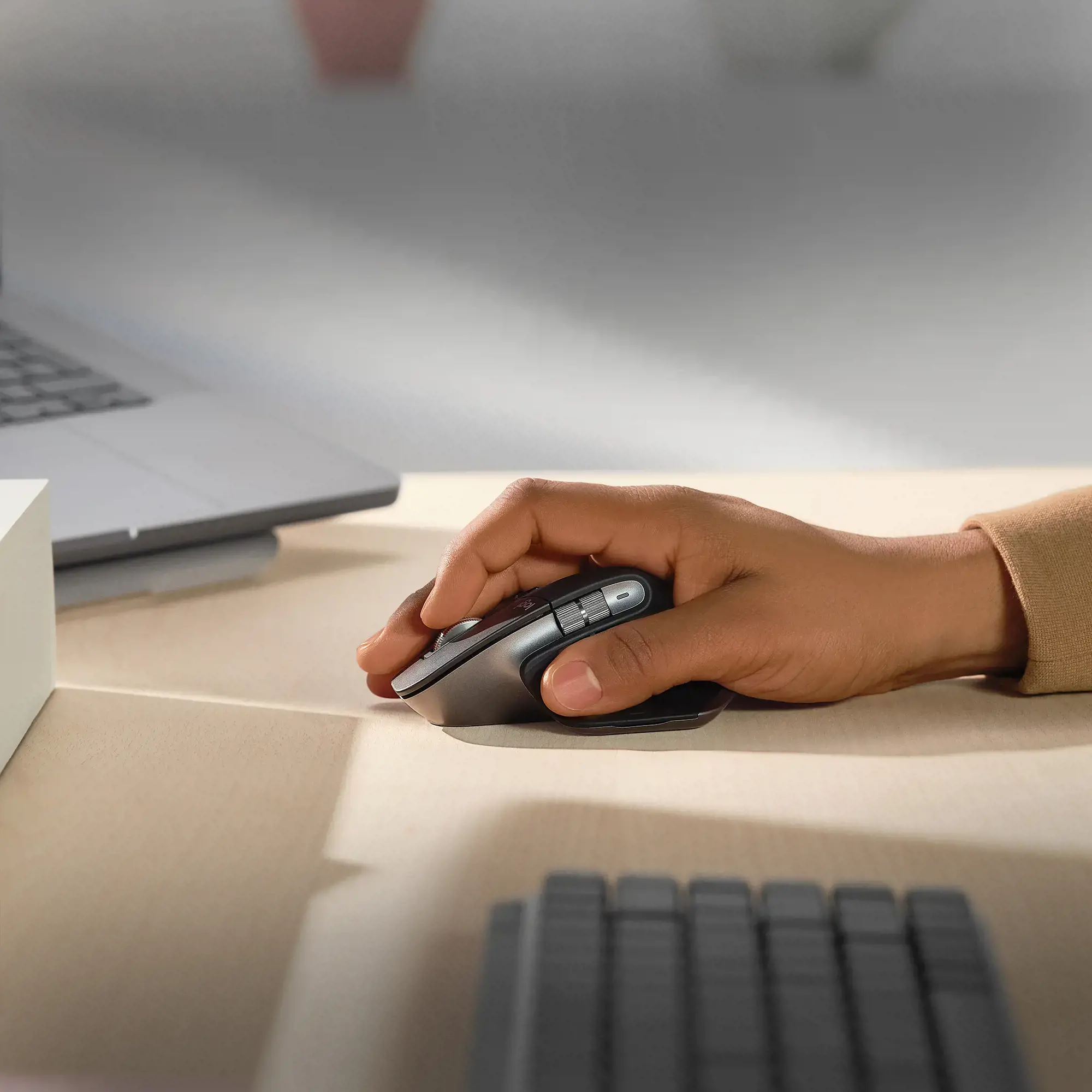 "Logitech MX Master 3S", skirtas "Mac", dešiniarankis, lazerinis, "Bluetooth", 8000 DPI, juodas, sidabrinis