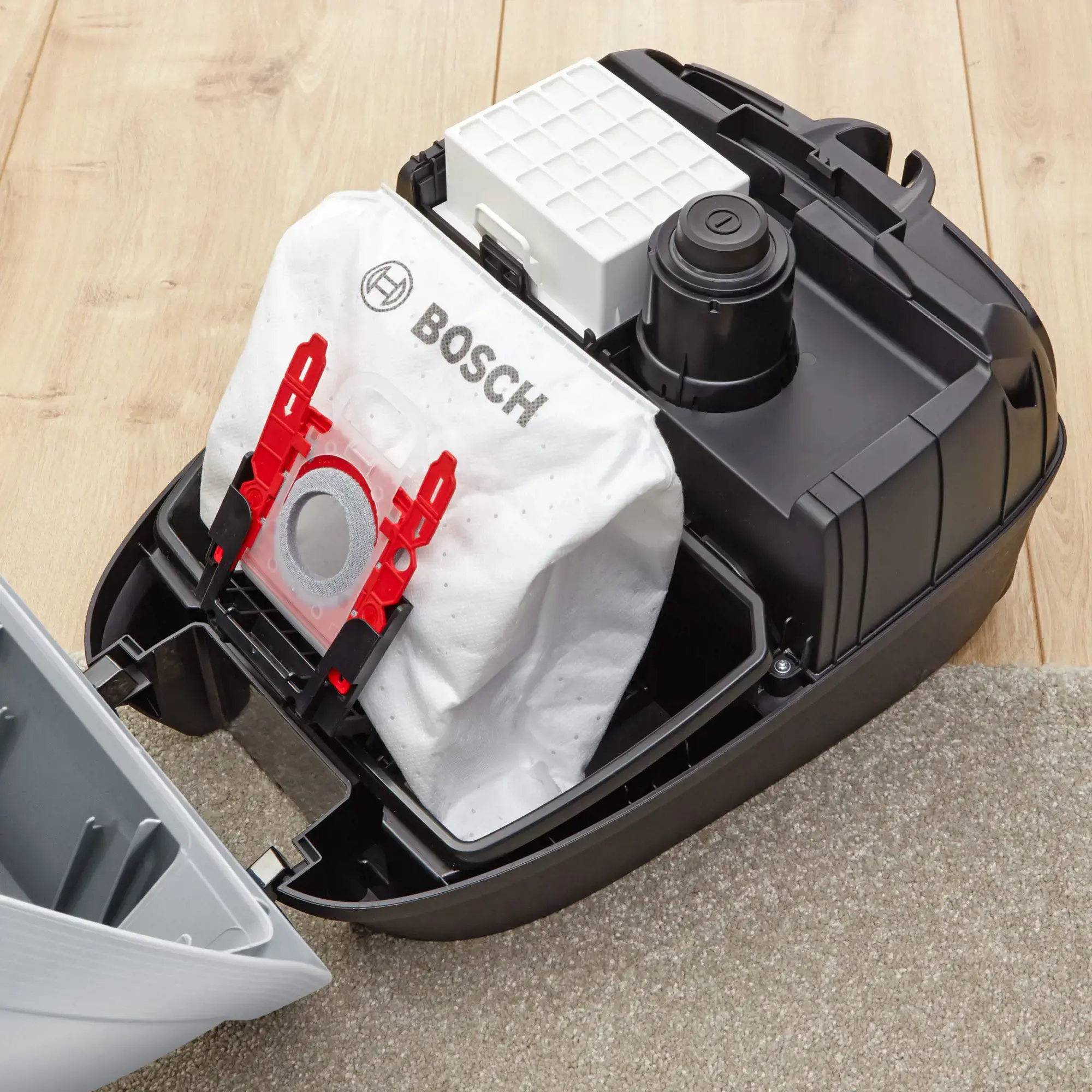 Bosch Serie 6 BGB6X330, 600 W, Cylinder vacuum, Dry, Dust bag, HEPA, Filtering
