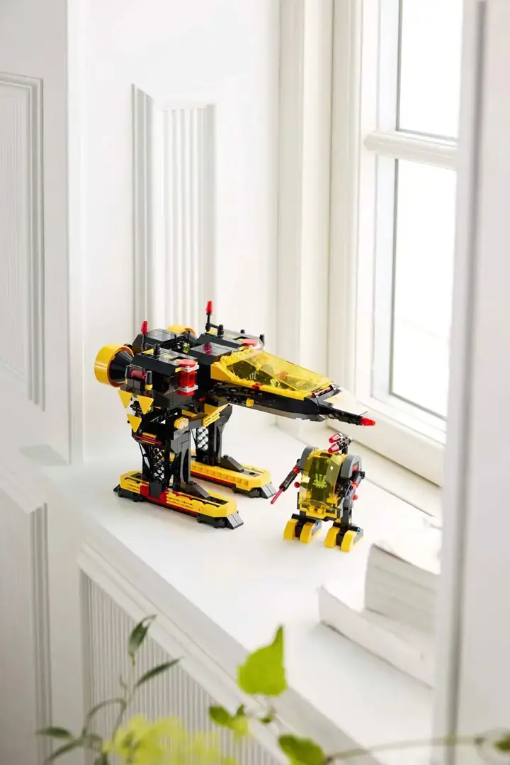 LEGO ICONS 10355 Blacktron Renegade