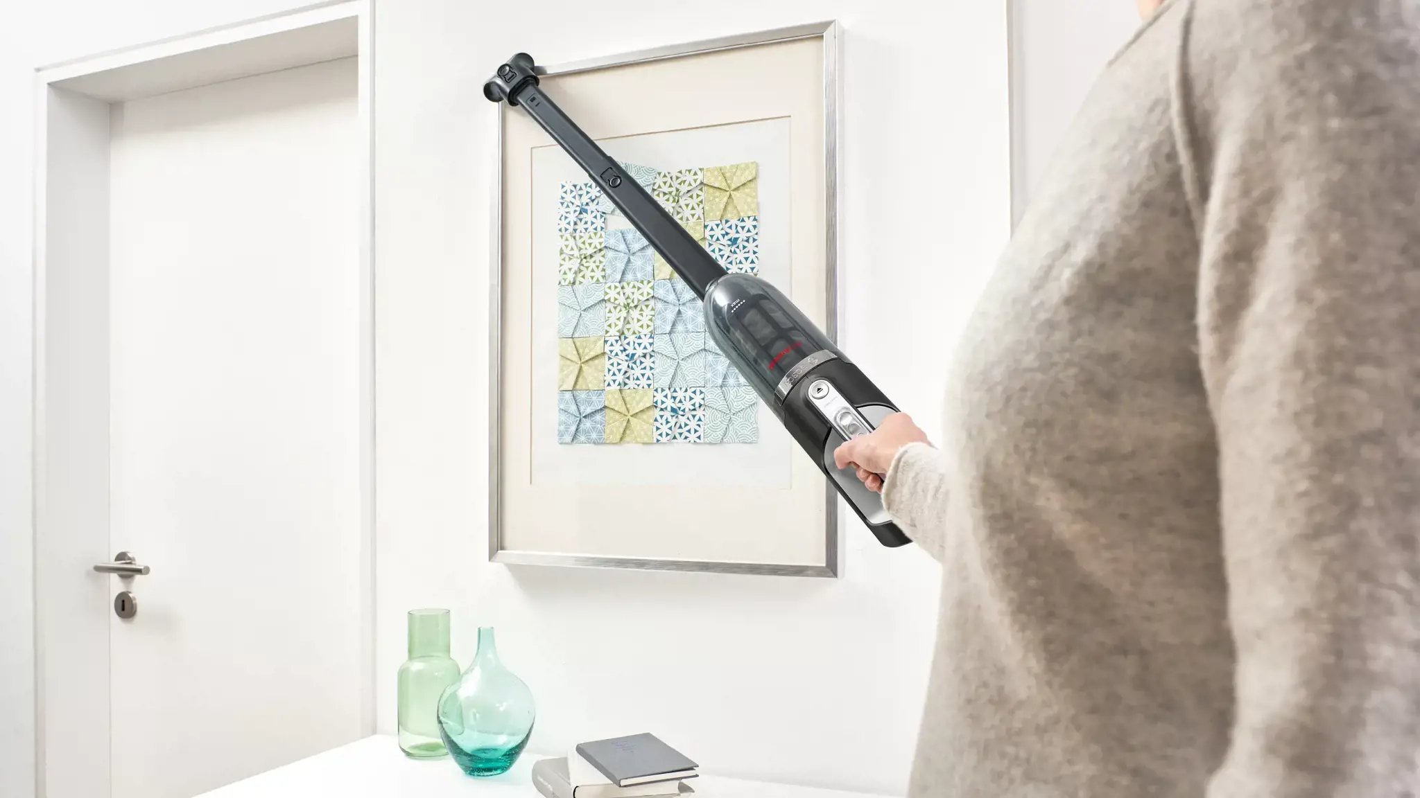 "Bosch Serie 4" BBH3ZOO28, sausas, be maišelio, 0,4 l, 82 dB, juodas, raudonas