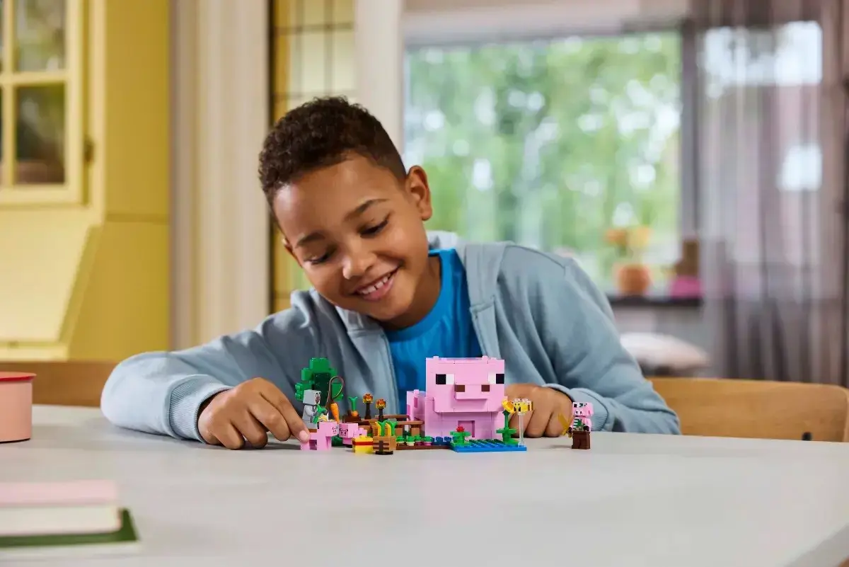 LEGO MINECRAFT 21268 The Baby Pig House