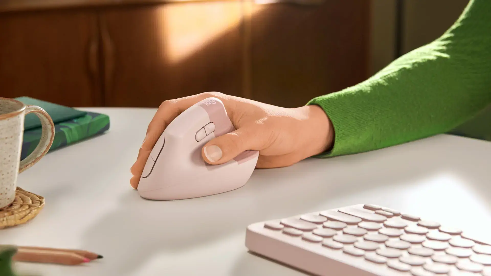 Ergonominė optinė pelė "Logitech Lift Pink Rose
