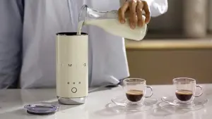 Smeg MFF02CREU Milk frother Cream