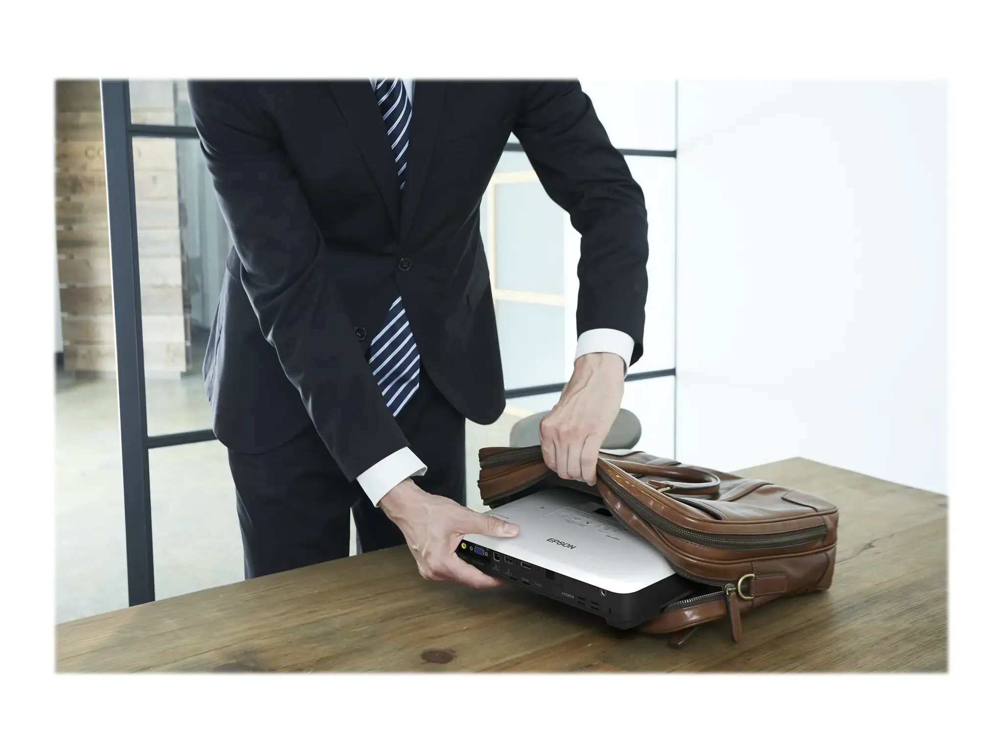 "Epson EB-1795F", 3200 ANSI liumenų, 3LCD, 1080p (1920x1080), 10000:1, 16:9, 762-7620 mm (30-300")