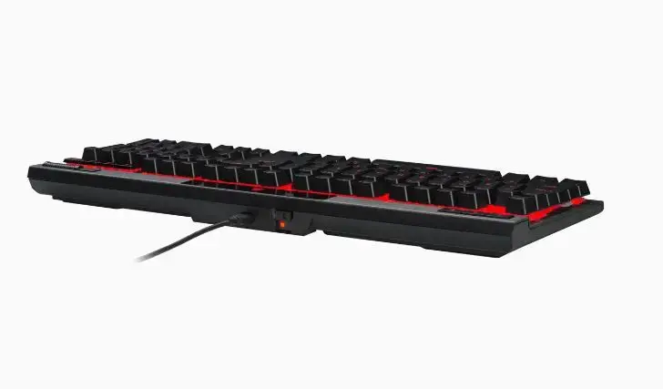 CORSAIR K70 RGB PRO optinė-mechaninė žaidimų klaviatūra su RGB LED apšvietimu CORSAIR OPX juodos spalvos PBT klavišų dangteliai