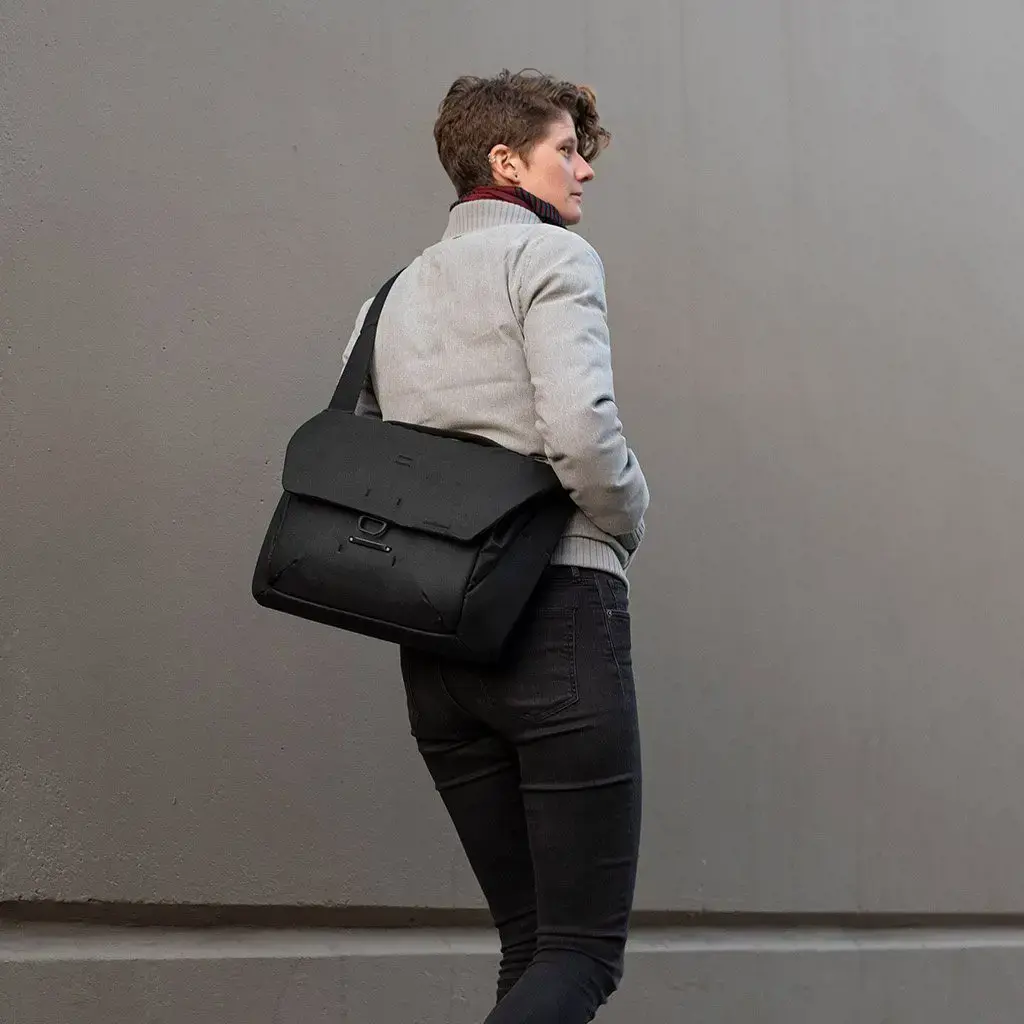 Peak Design krepšys per petį Everyday Messenger V2 13L, juodas