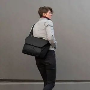 Peak Design krepšys per petį Everyday Messenger V2 13L, juodas