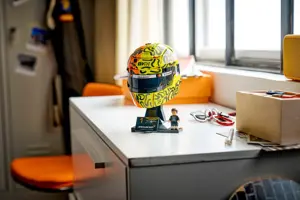 LEGO EDITIONS 43023 Mclaren Mastercard F1 Team Lando Norris Helmet