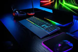"Razer Ornata V3" žaidimų klaviatūra, RGB LED apšvietimas, JAV, juoda, laidinė, mecha-membrana