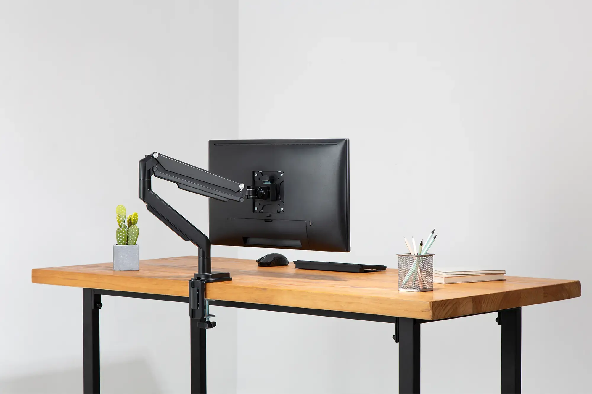 DIGITUS DA-90394 Viengubos dujinės spyruoklės monitoriaus laikiklis 17-32 colių 9 kg maks. juoda