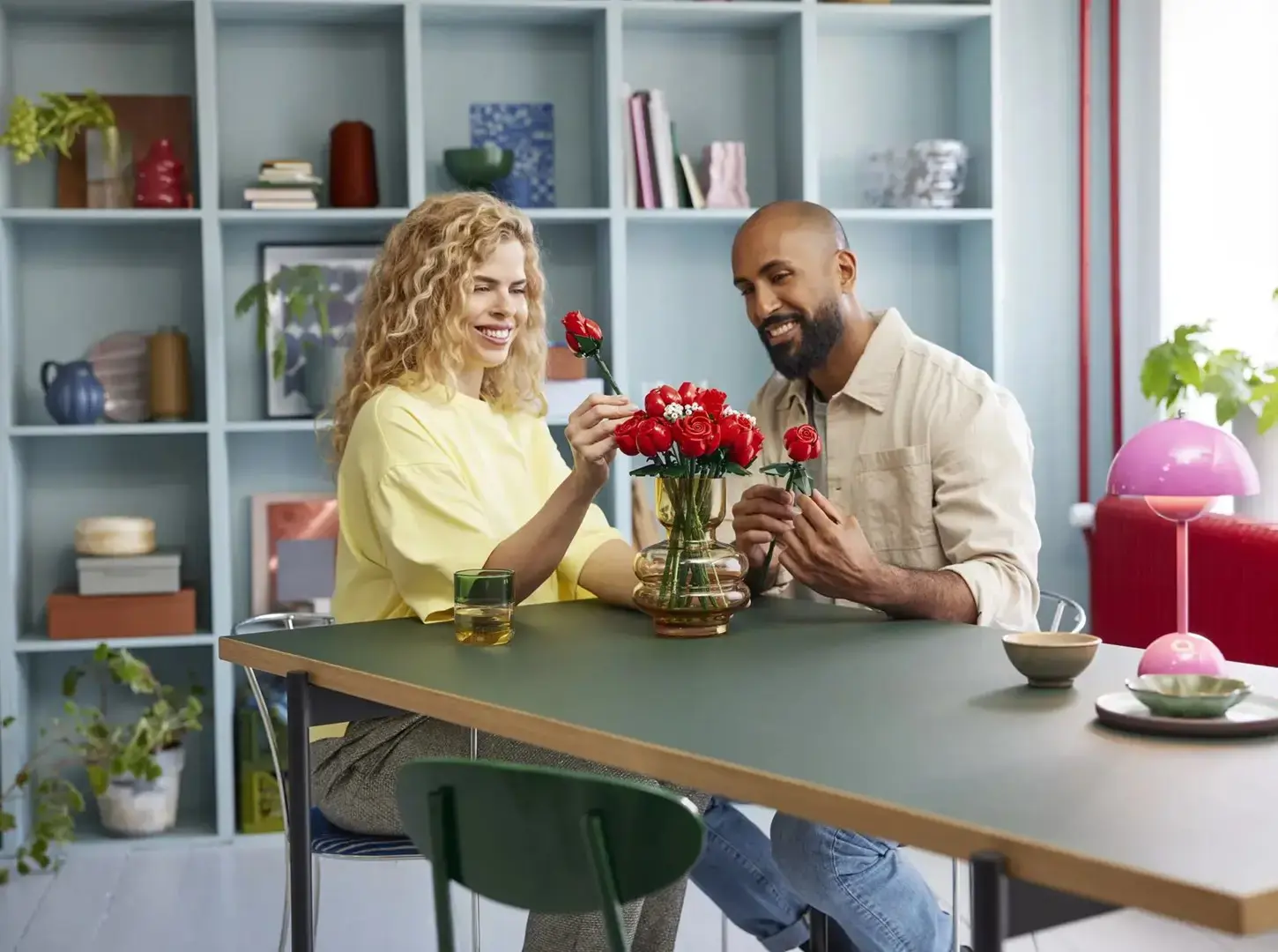 LEGO IKONOS 10328 ROŽIŲ PUOKŠTĖ SU GĖLĖMIS