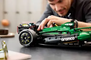 LEGO TECHNIC 42240 Aston Martin Aramco AMR25 F1