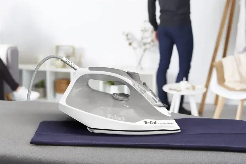 TEFAL Express Steam Iron | FV2863E1 | Steam Iron | 2500 W | Water tank capacity 270 ml | Continuous steam 30 g/min | Steam boost performance 200 g/min