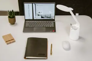 Modernus LED stalinis šviestuvas "Activejet FUTURE white" su įmontuotu įkraunamu akumuliatoriumi