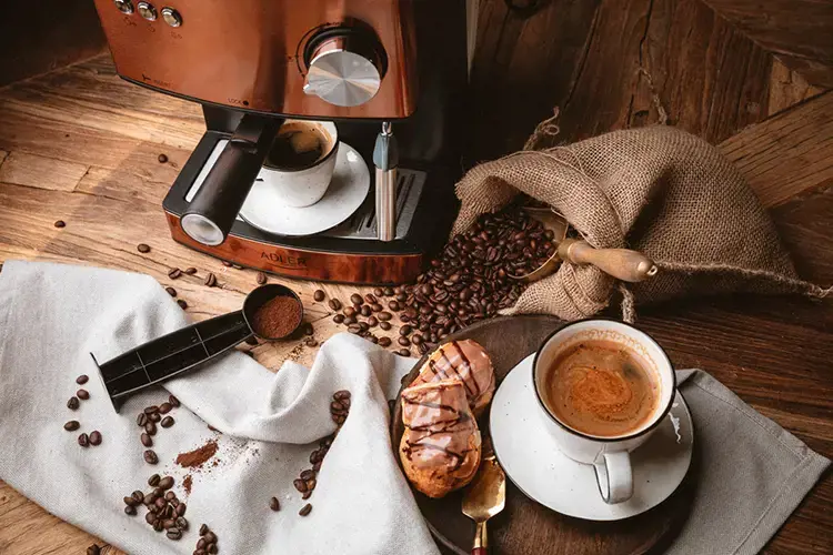 Kavos aparatas Adler AD 4404cr, 1,6 litrai, 850 W, Juoda, Rankinis